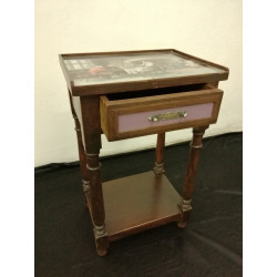 Mesita con cajón decorada